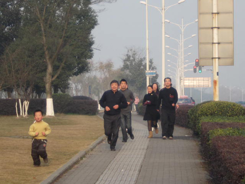 “健身长跑”迎新年